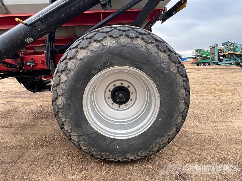 Case IH 3430 430 bu Tow-Between Air Cart Kylvökoneet