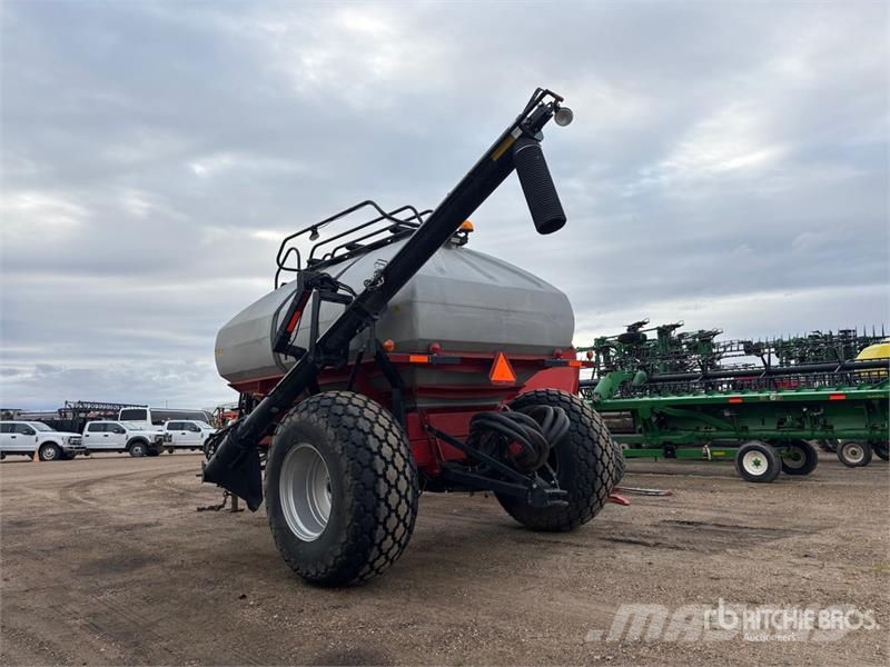 Case IH 3430 430 bu Tow-Between Air Cart Kylvökoneet