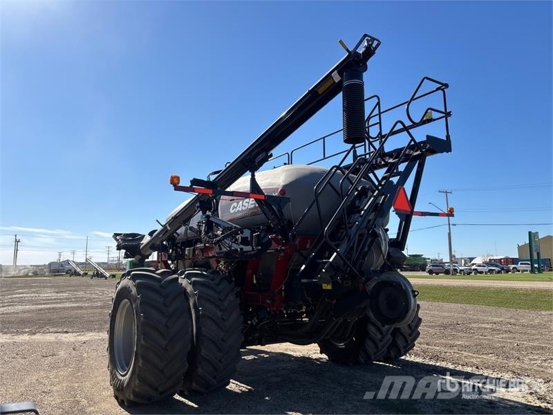 Case IH 3445 435 bu Tow-Behind Air Cart Mechanické secí stroje