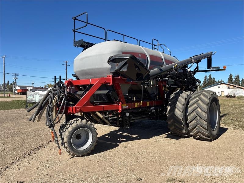 Case IH 3445 435 bu Tow-Behind Air Cart Mechanické secí stroje