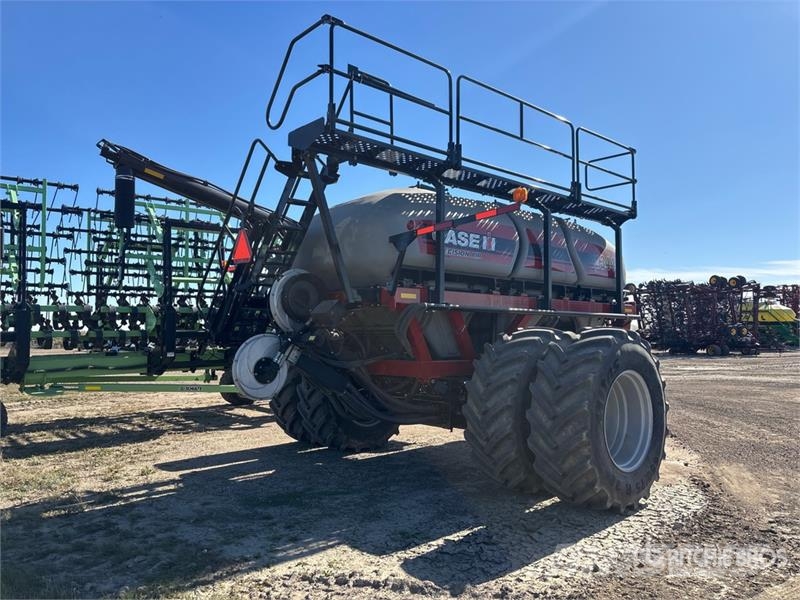 Case IH 3445 435 bu Tow-Behind Air Cart Mechanické secí stroje