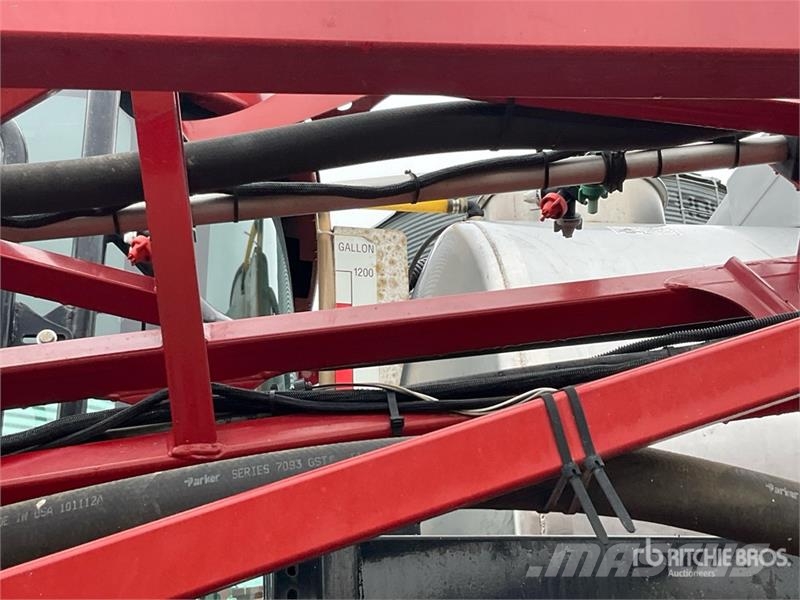 Case IH 4420 120 ft 4x4 High Clearance Self-Propelled Spra رشاشات ذاتية الحركة