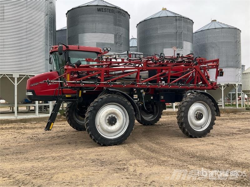 Case IH 4420 120 ft 4x4 High Clearance Self-Propelled Spra رشاشات ذاتية الحركة
