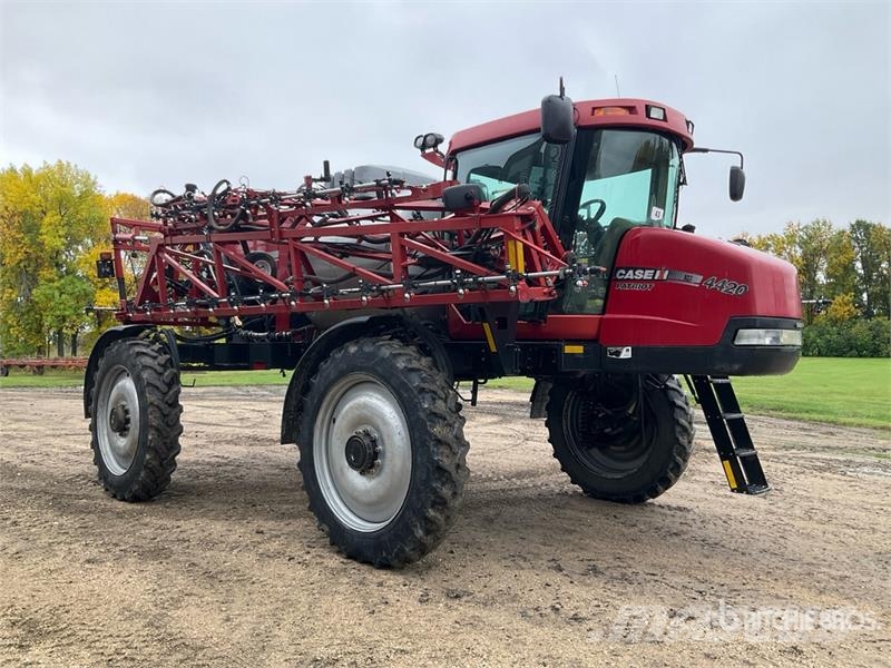 Case IH 4420 120 ft 4x4 High Clearance Self-Propelled Spra رشاشات ذاتية الحركة