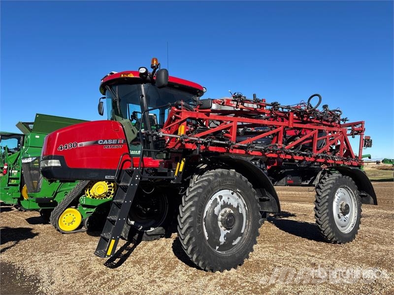 Case IH 4430 Самохідні обприскувачі