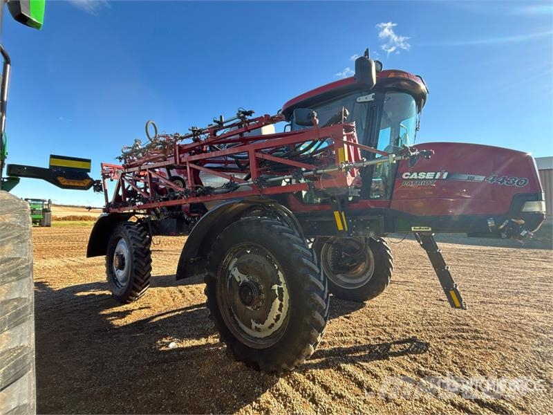 Case IH 4430 Самохідні обприскувачі