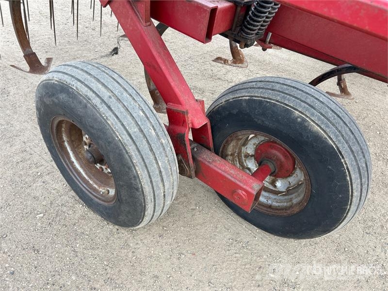 Case IH 5600 35 ft Chisel Plow Arados de cinzel