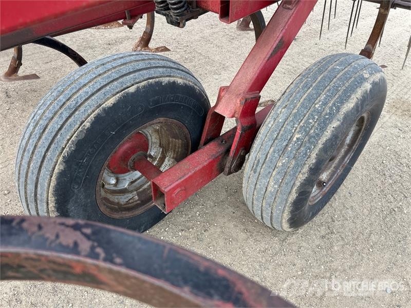 Case IH 5600 35 ft Chisel Plow Arados de cinzel
