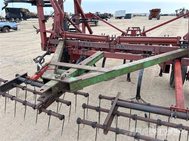 Case IH 5600 35 ft Chisel Plow Arados de cinzel