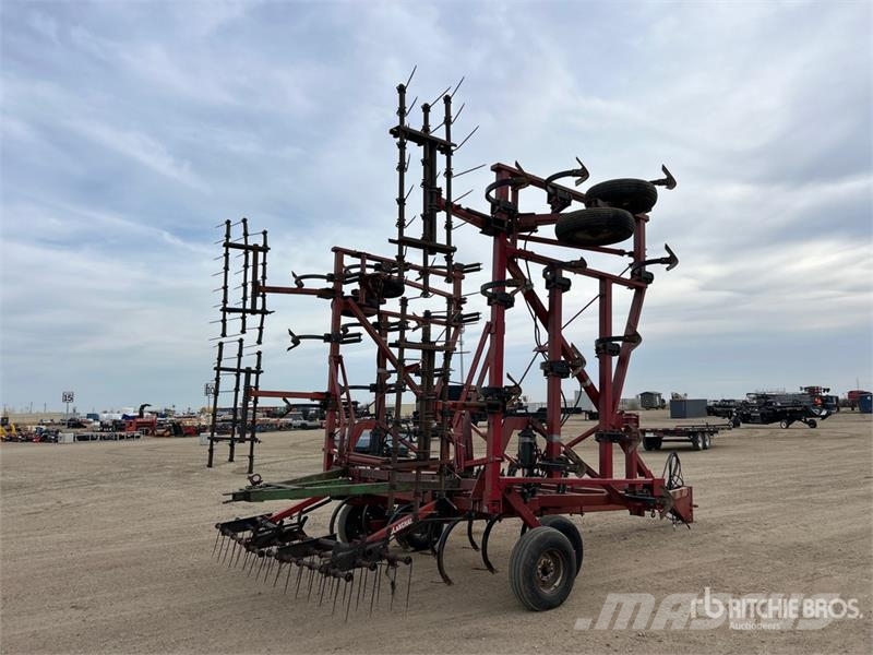 Case IH 5600 35 ft Chisel Plow Arados de cinzel