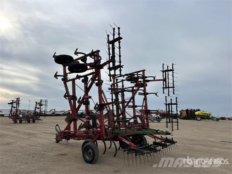 Case IH 5600 35 ft Chisel Plow Arados de cinzel