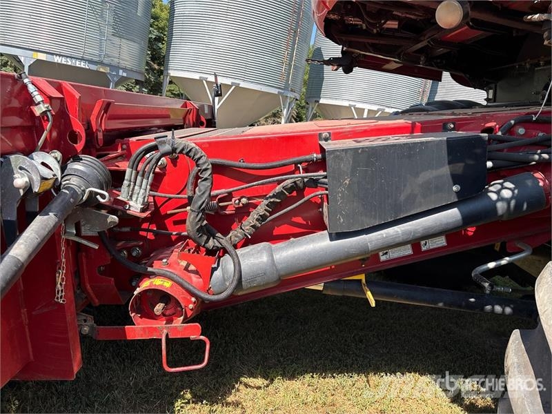 Case IH 7010 聯合收穫機