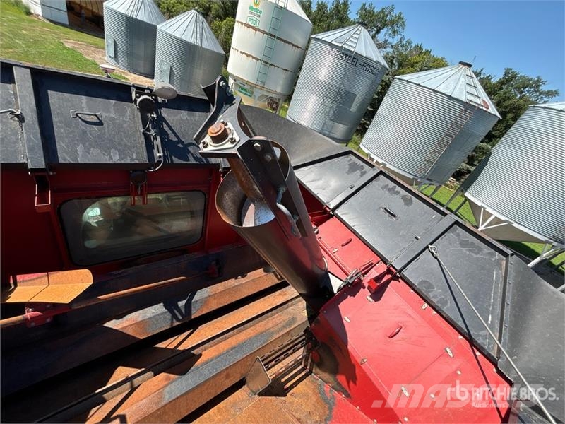 Case IH 7010 聯合收穫機