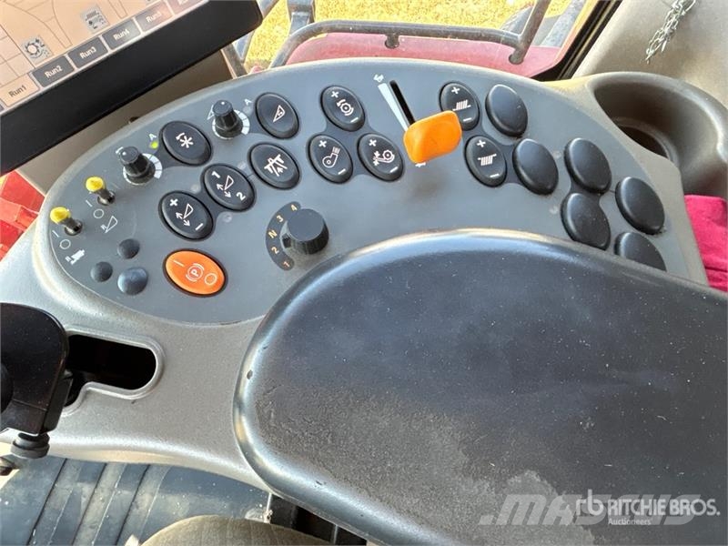 Case IH 7010 聯合收穫機