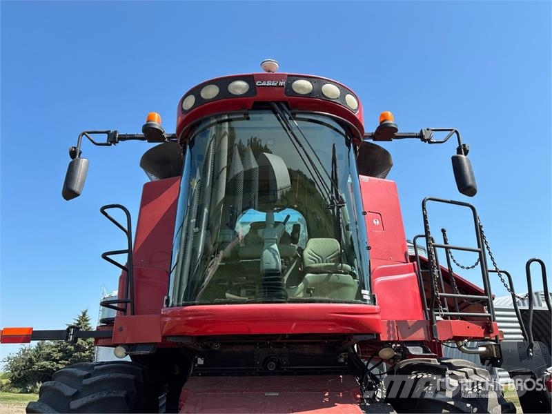 Case IH 7010 聯合收穫機
