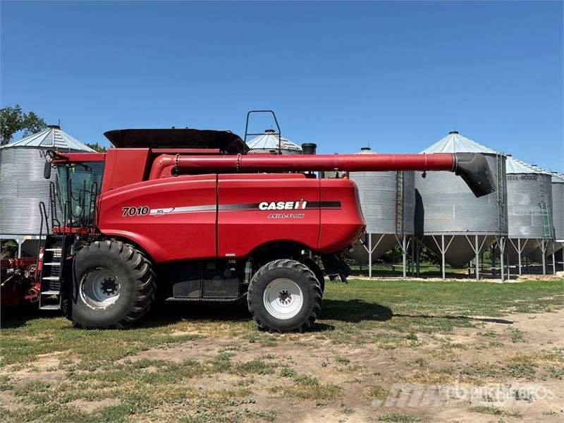 Case IH 7010 聯合收穫機