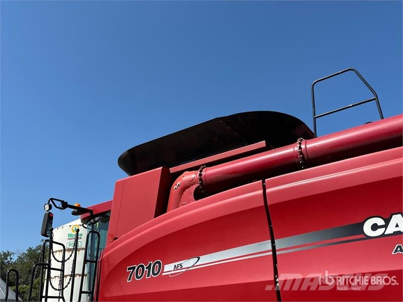 Case IH 7010 聯合收穫機