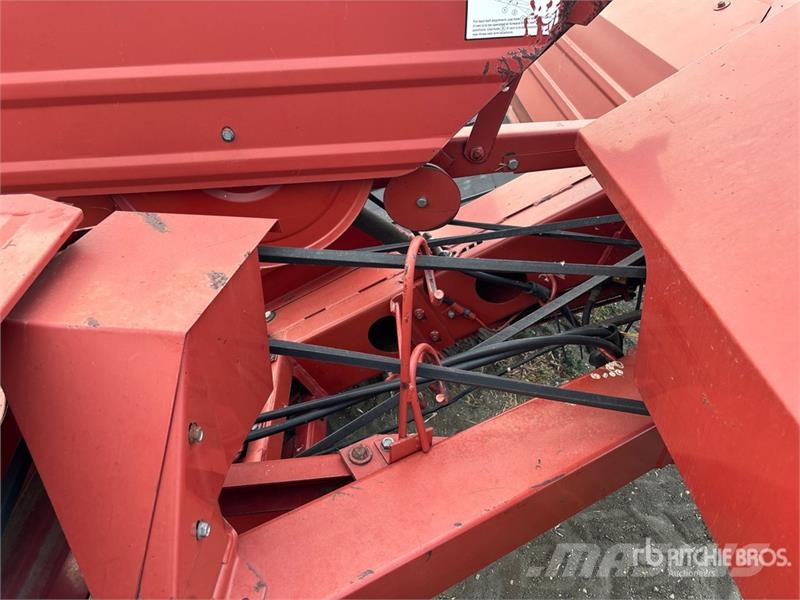 Case IH 730 30 ft Pull Type Swather Windrower Vālotāji