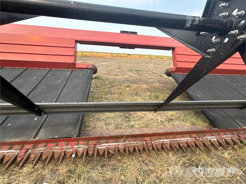 Case IH 730 30 ft Pull Type Swather Windrower Vālotāji