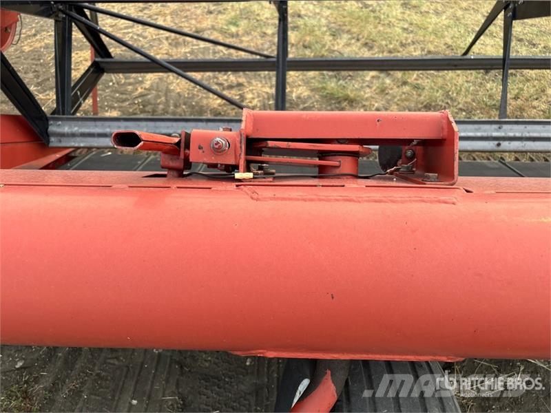 Case IH 730 30 ft Pull Type Swather Windrower Vālotāji