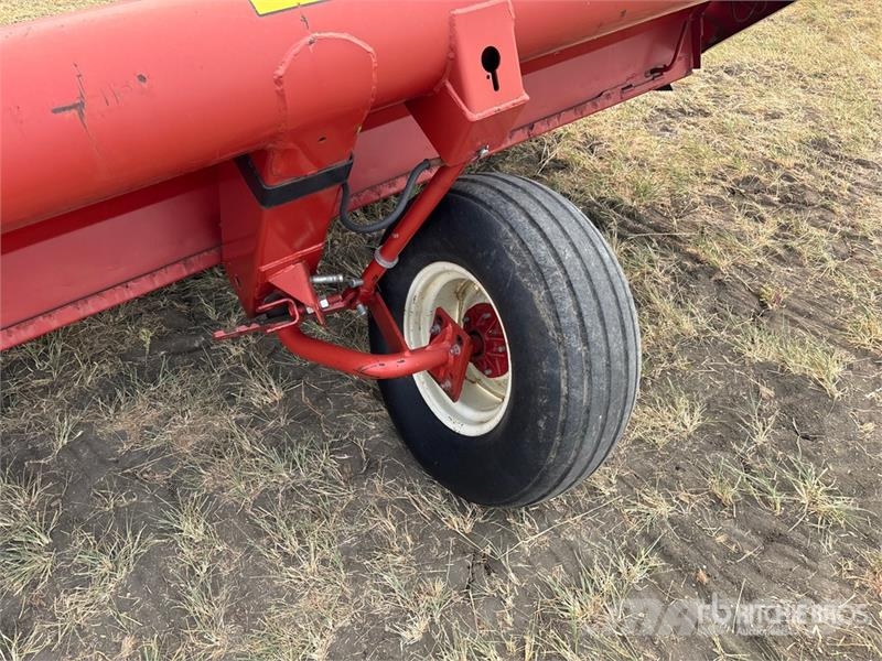 Case IH 730 30 ft Pull Type Swather Windrower Vālotāji