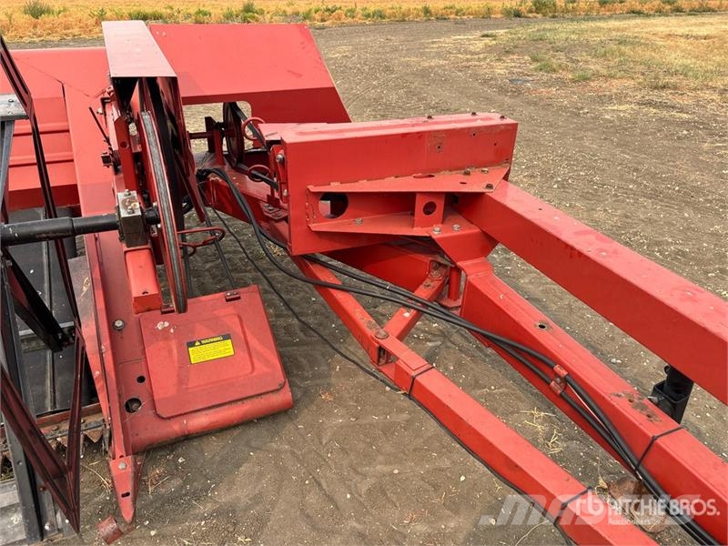 Case IH 730 30 ft Pull Type Swather Windrower Vālotāji