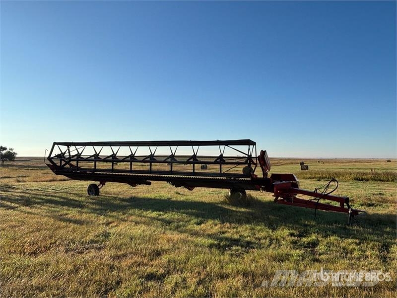 Case IH 730 30 ft Pull Type Swather Windrower Segadoras hileradoras