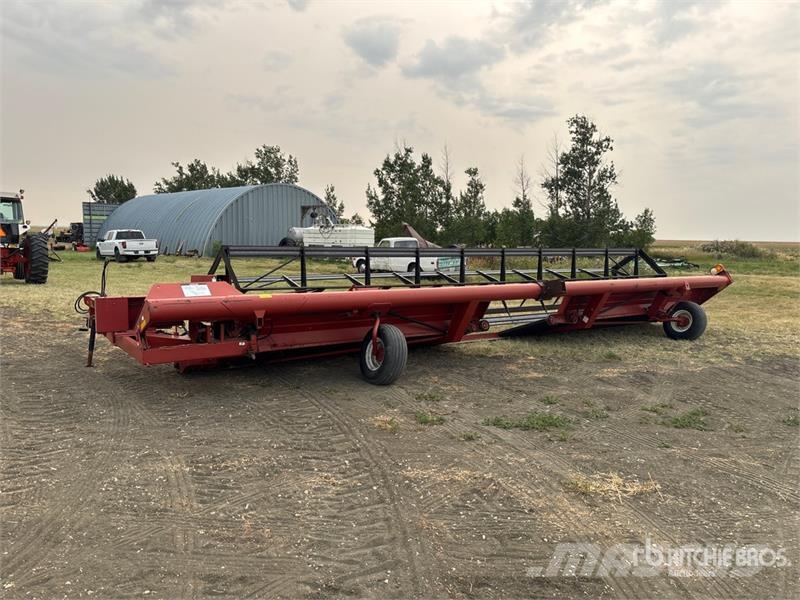 Case IH 730 30 ft Pull Type Swather Windrower Vālotāji