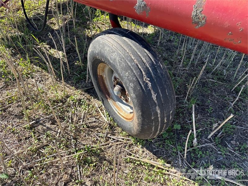 Case IH 730 30 ft Pull Type Swather Windrower (Inoperable) Рядкові жатки