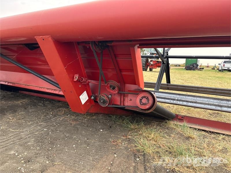 Case IH 730 30 ft Pull Type Swather Windrower Vālotāji
