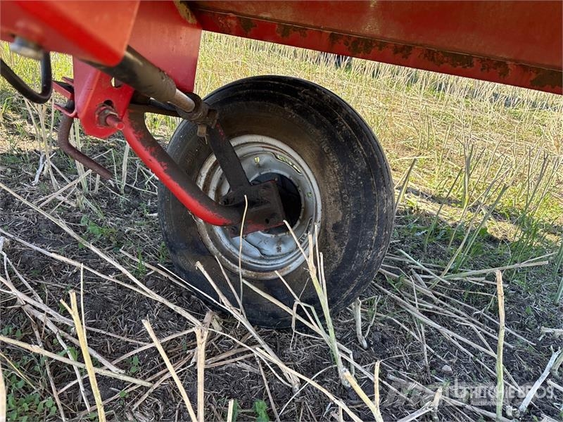 Case IH 730 30 ft Pull Type Swather Windrower (Inoperable) Zwadharken
