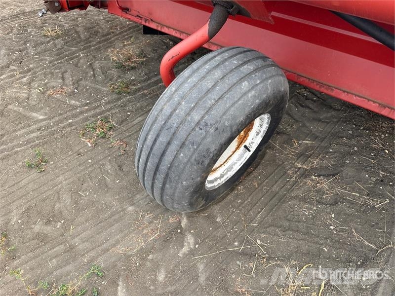 Case IH 730 30 ft Pull Type Swather Windrower Vālotāji