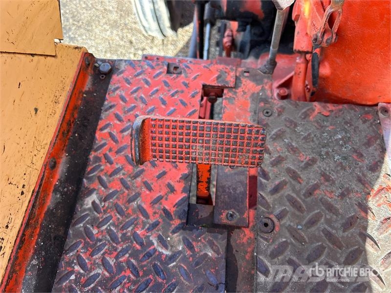 Case IH 742 2WD Tractor Трактори