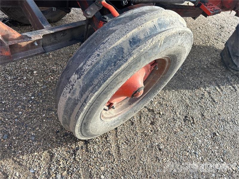 Case IH 742 2WD Tractor Трактори