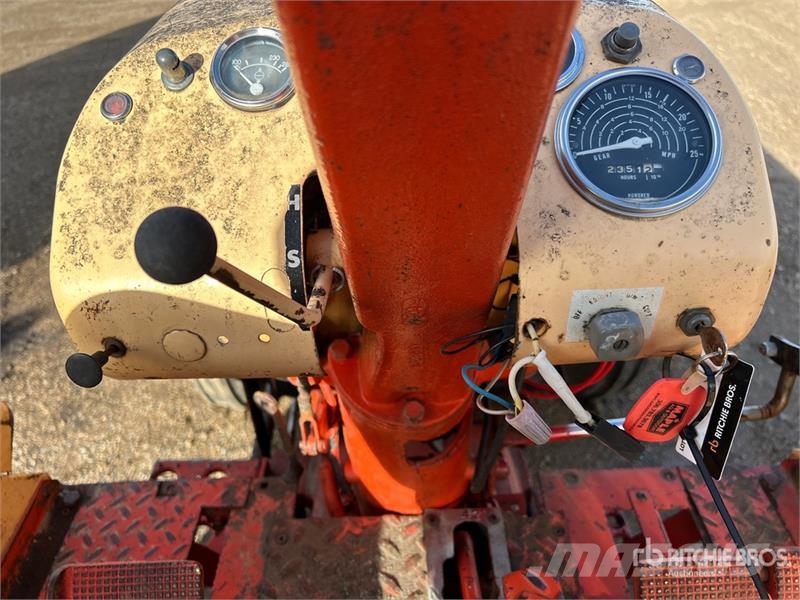 Case IH 742 2WD Tractor Трактори