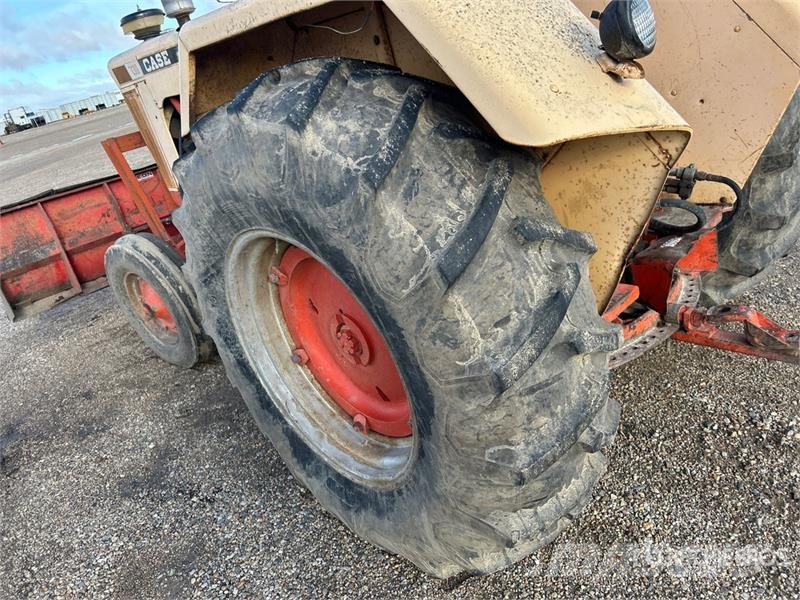 Case IH 742 2WD Tractor Трактори