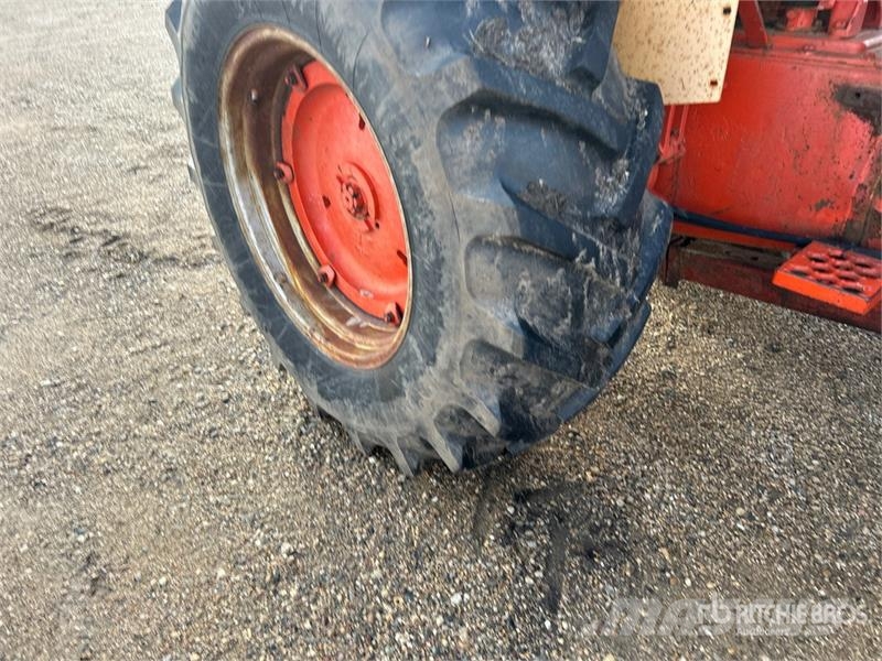 Case IH 742 2WD Tractor Трактори