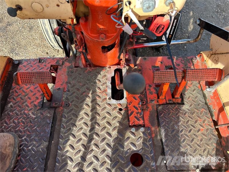 Case IH 742 2WD Tractor Трактори
