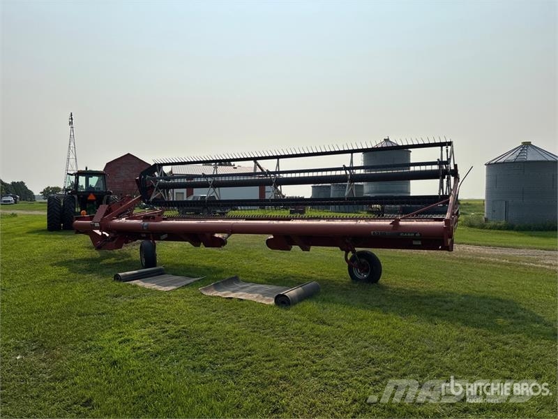 Case IH 8220 25 ft Pull Type Swather Windrower Vālotāji