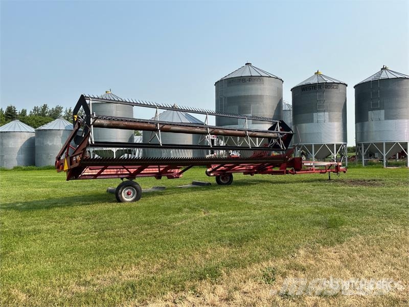 Case IH 8220 25 ft Pull Type Swather Windrower Vālotāji