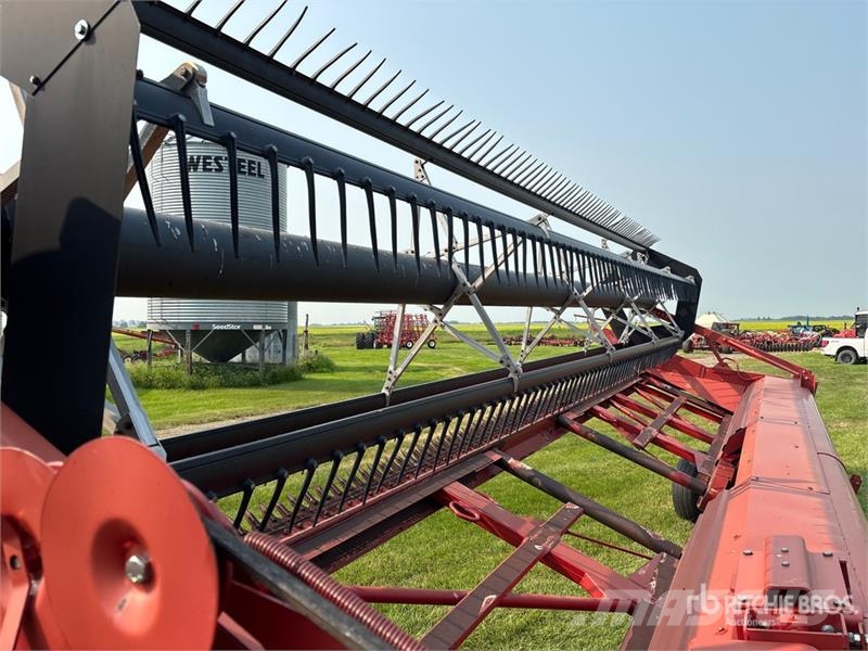 Case IH 8220 25 ft Pull Type Swather Windrower Vālotāji