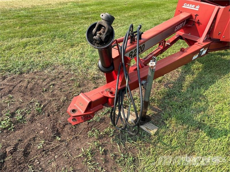 Case IH 8220 25 ft Pull Type Swather Windrower Vālotāji