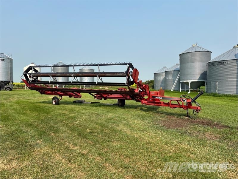 Case IH 8220 25 ft Pull Type Swather Windrower Vālotāji