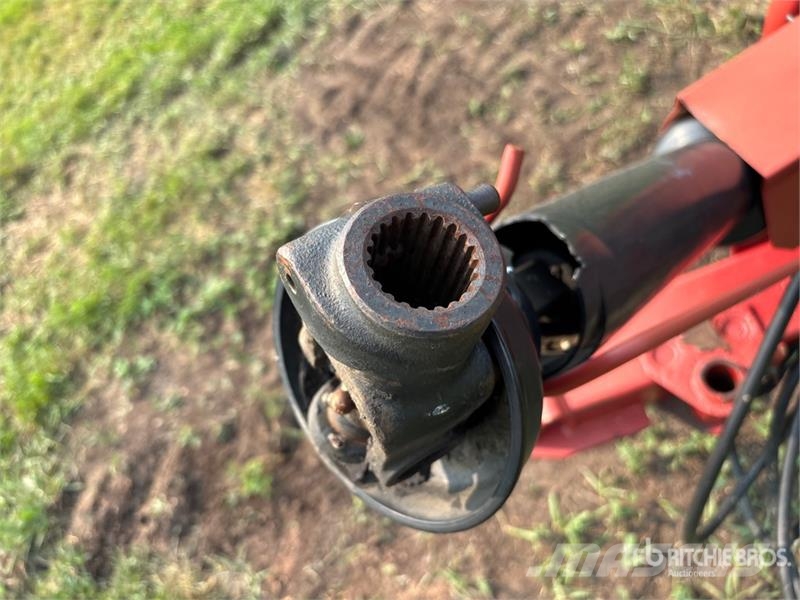 Case IH 8220 25 ft Pull Type Swather Windrower Vālotāji