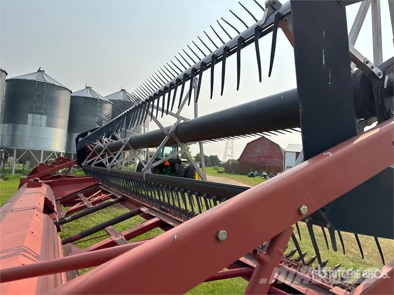 Case IH 8220 25 ft Pull Type Swather Windrower Vālotāji