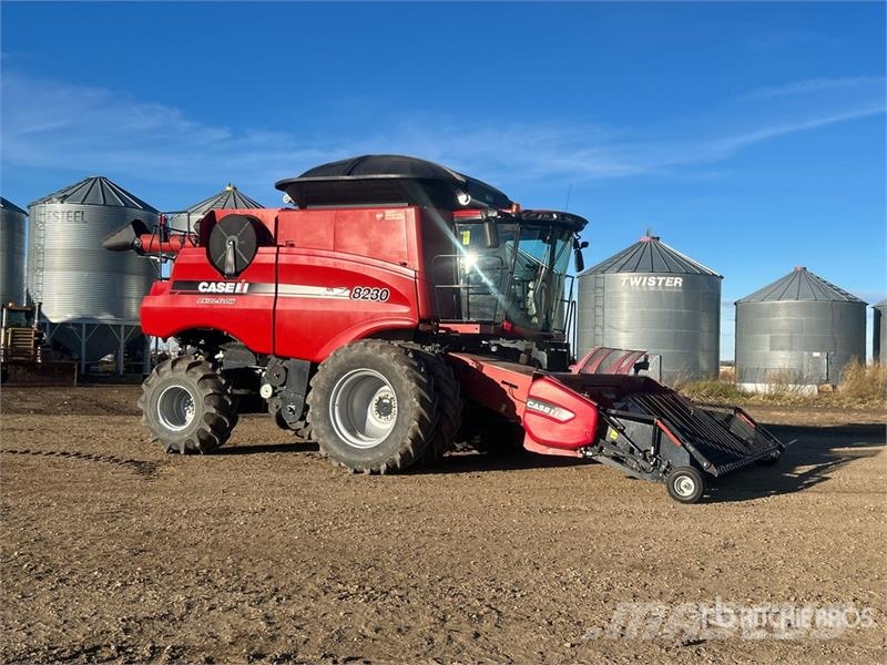 Case IH 8230 Combine de secerat
