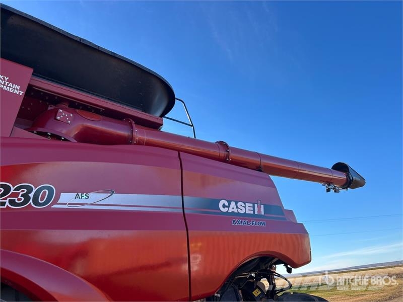 Case IH 8230 Combine de secerat