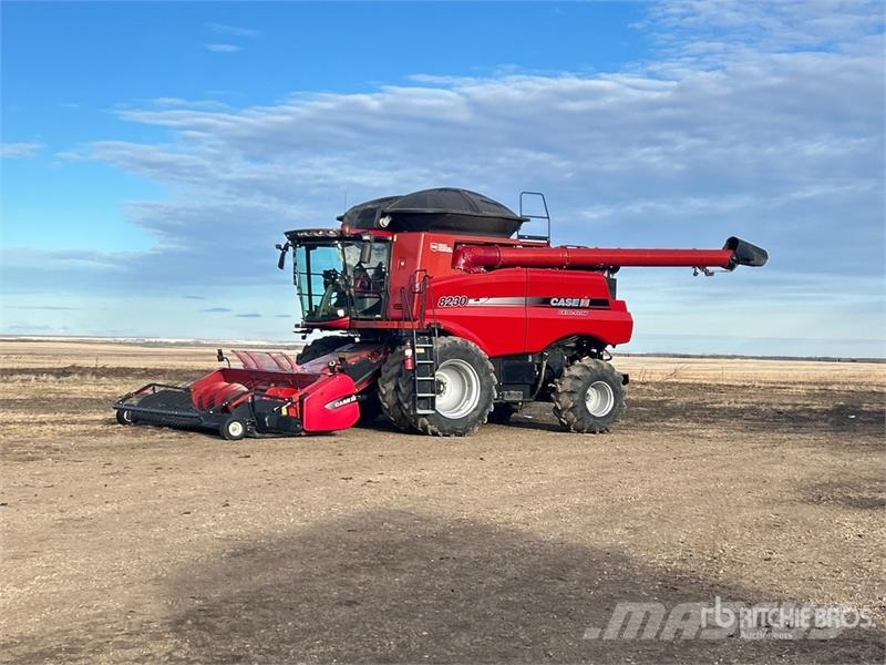 Case IH 8230 Combine de secerat