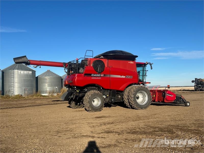 Case IH 8230 Combine de secerat