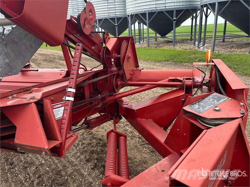 Case IH 8230 30 ft Pull Type Swather Windrower Falciandanatrici